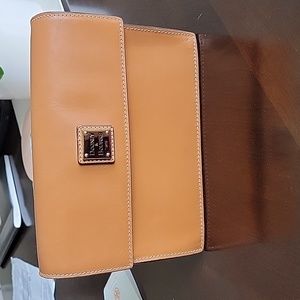 Authentic Dooney and bourke cross body purse